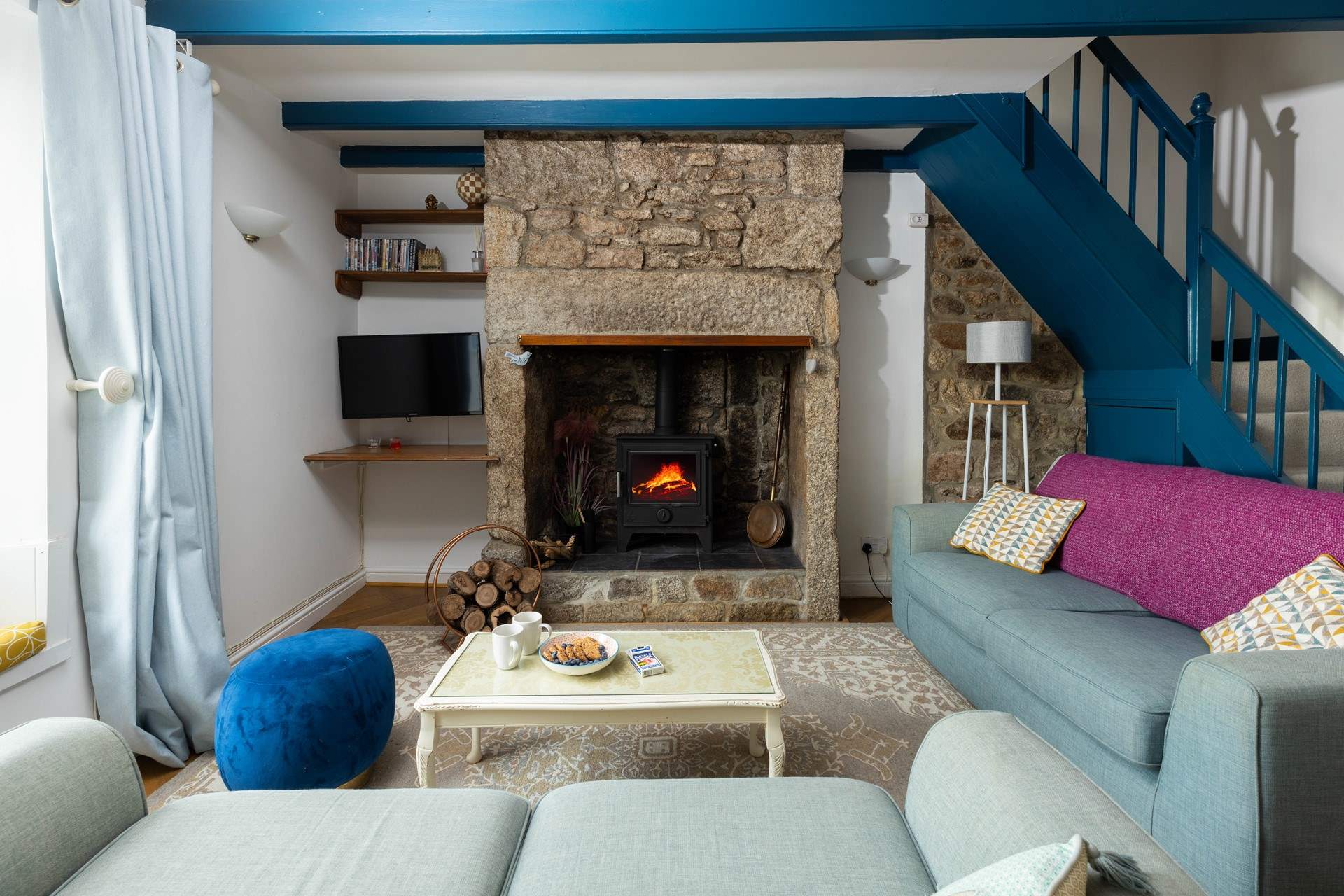 What a beautiful fire place. 