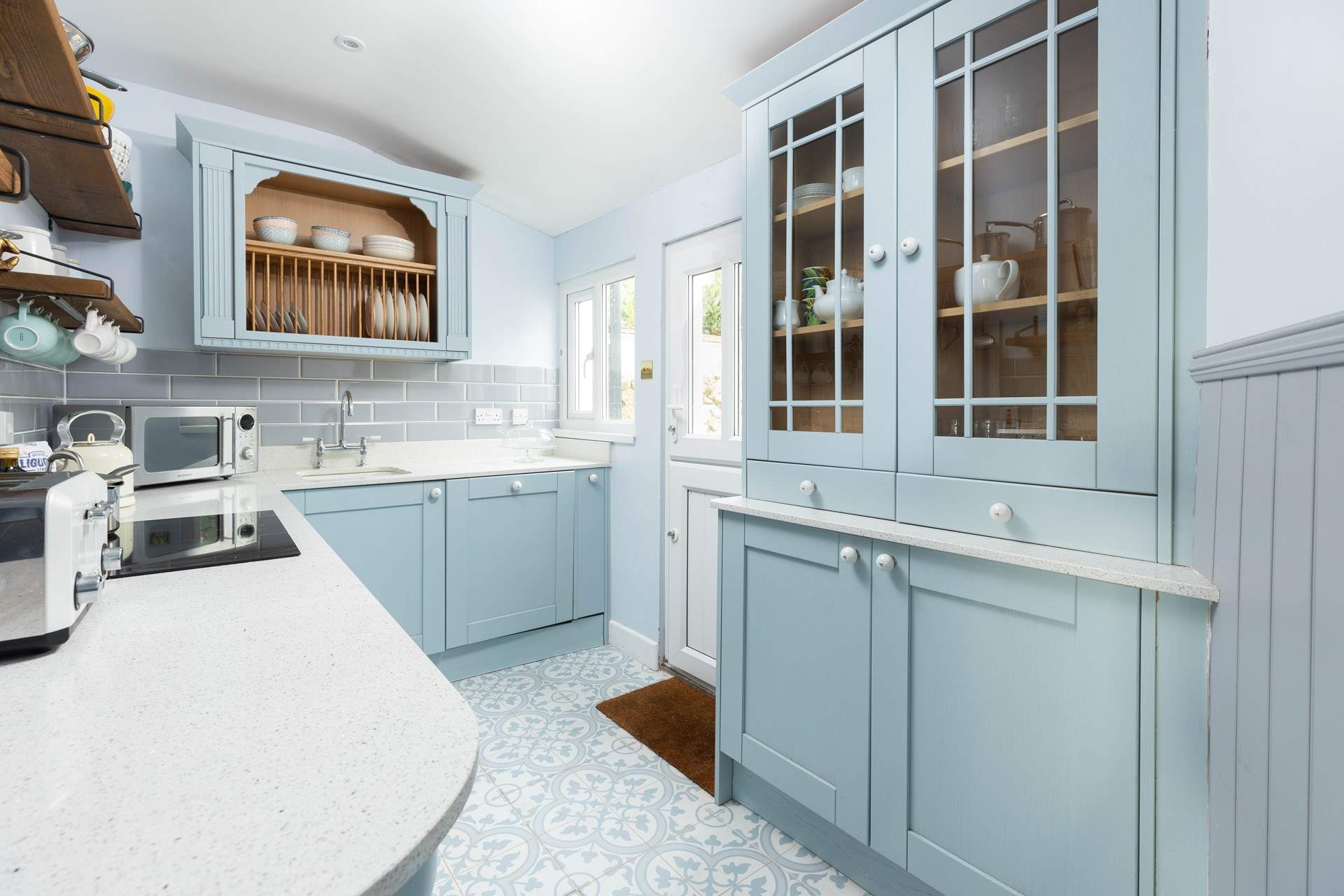 Open the stable-door to the garden. 