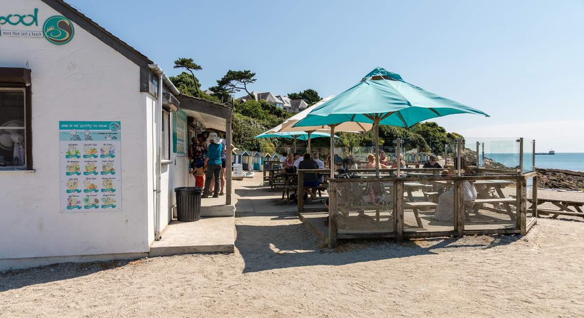 The beach cafe here serves delicious ice creams and mouth-watering treats.