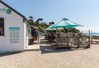 The beach cafe here serves delicious ice creams and mouth-watering treats.