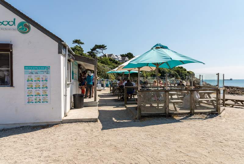 The beach cafe here serves delicious ice creams and mouth-watering treats.