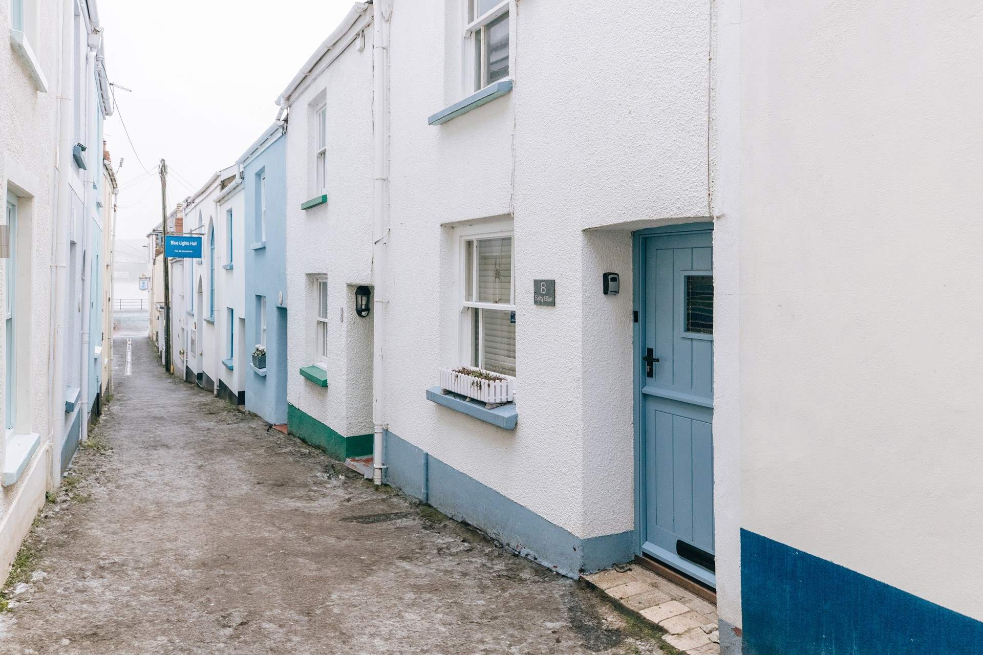 Open the door and head down to the quay within minutes! 