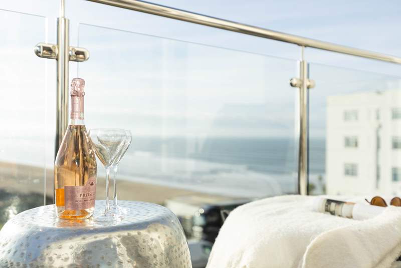 The perfect spot for some holiday fizz!