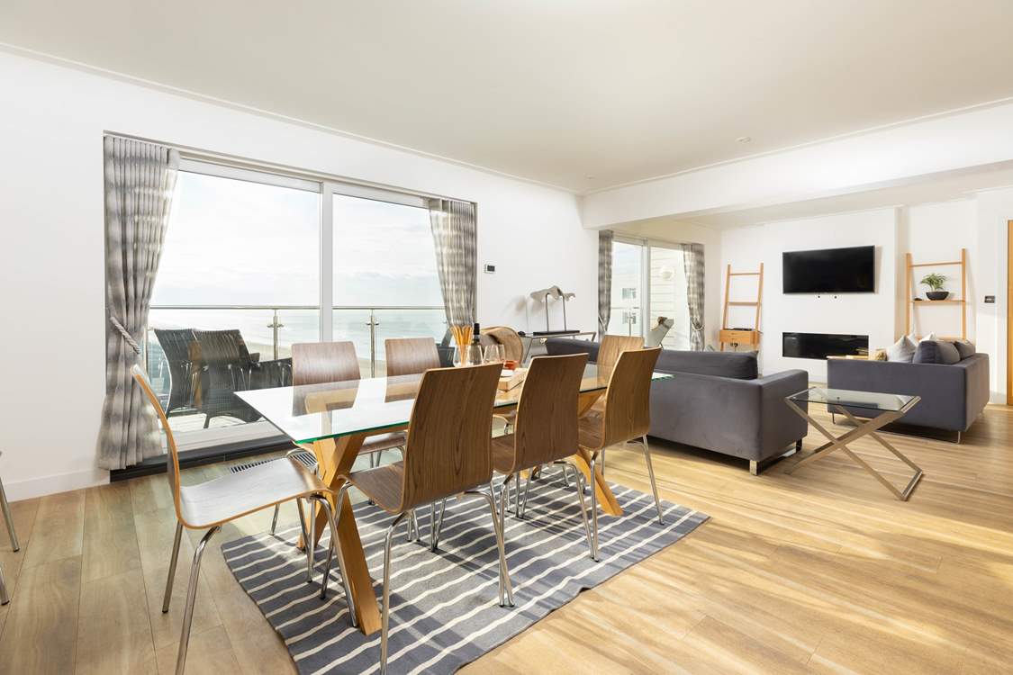 What could be better than enjoying a holiday feast with friends or family with that view!