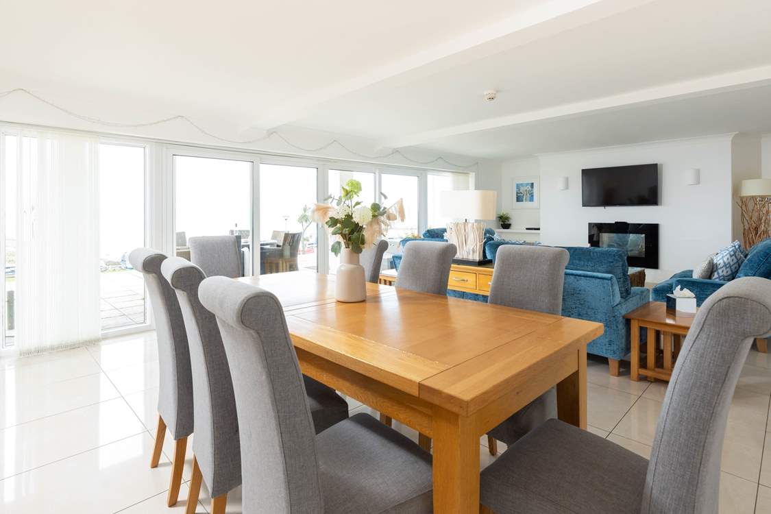 Space, light and stylish interiors mean everyone is happy when staying at Surf View.