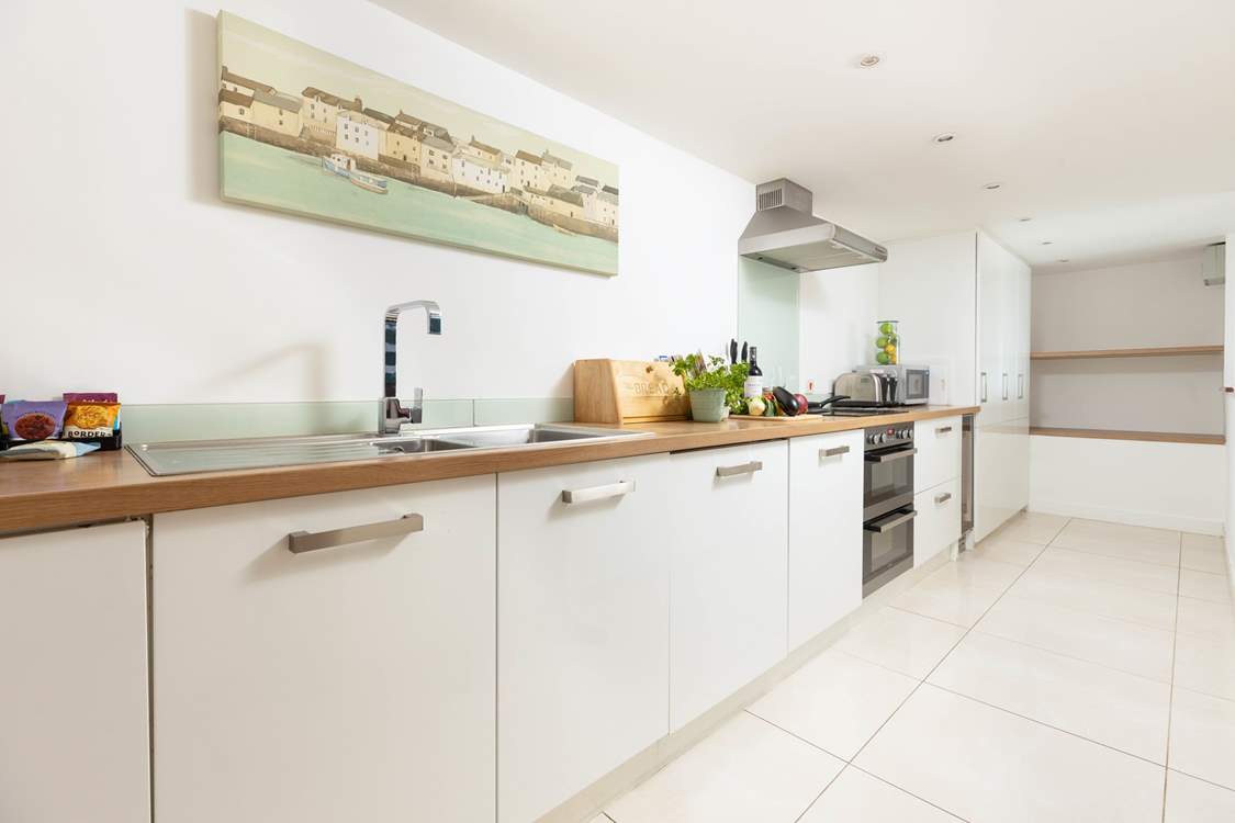 The fully equipped kitchen awaits the first morning brunch!