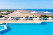 There are simply no words required when enjoying the hotel swimming pool.