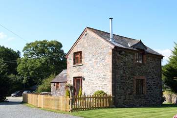 The front of this pretty cottage.