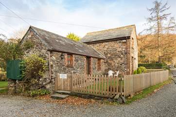 The cottage as you come along the drive.