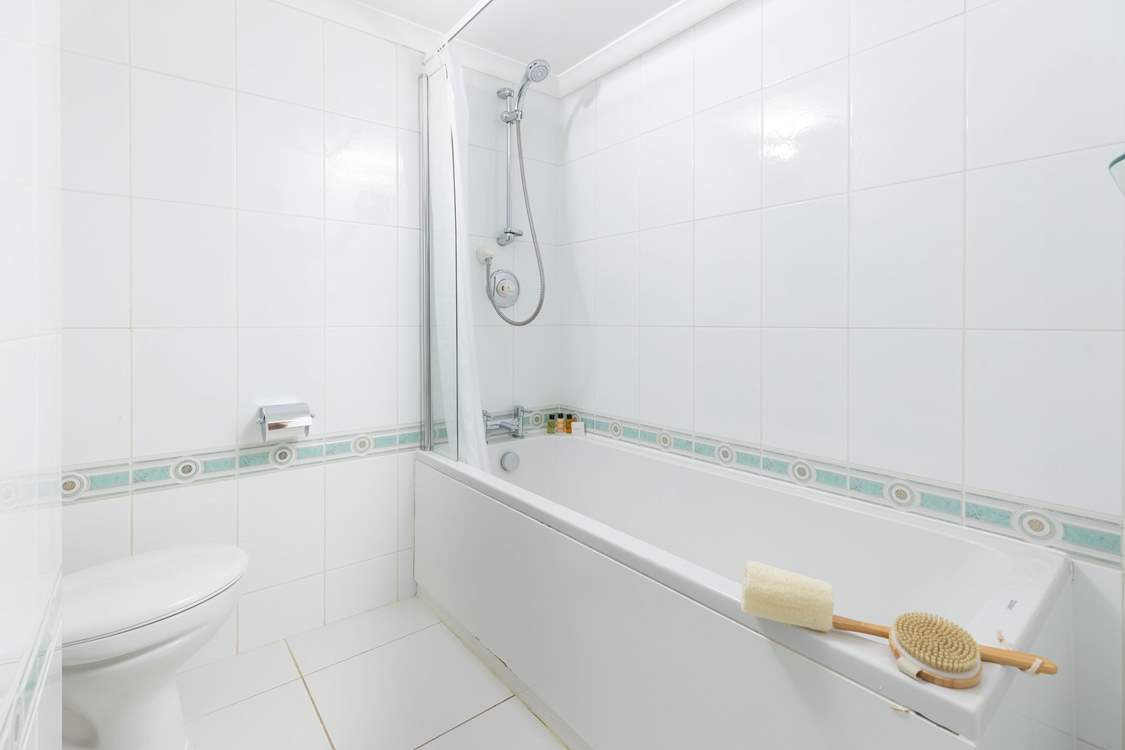 You can choose from a soak in the bath or rinsing those salty toes in the shower after a day at the beach.