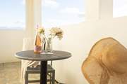 Sit back pour a sundowner and relax.