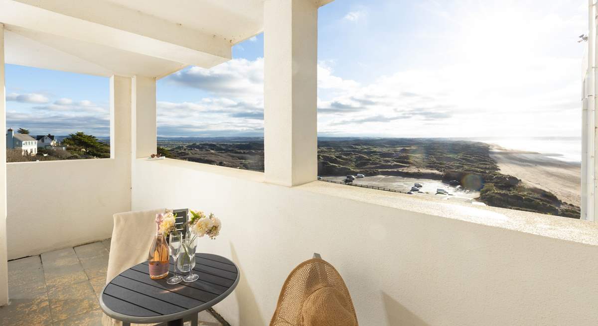 Why not enjoy a botte of fizz on the spacious corner balcony.