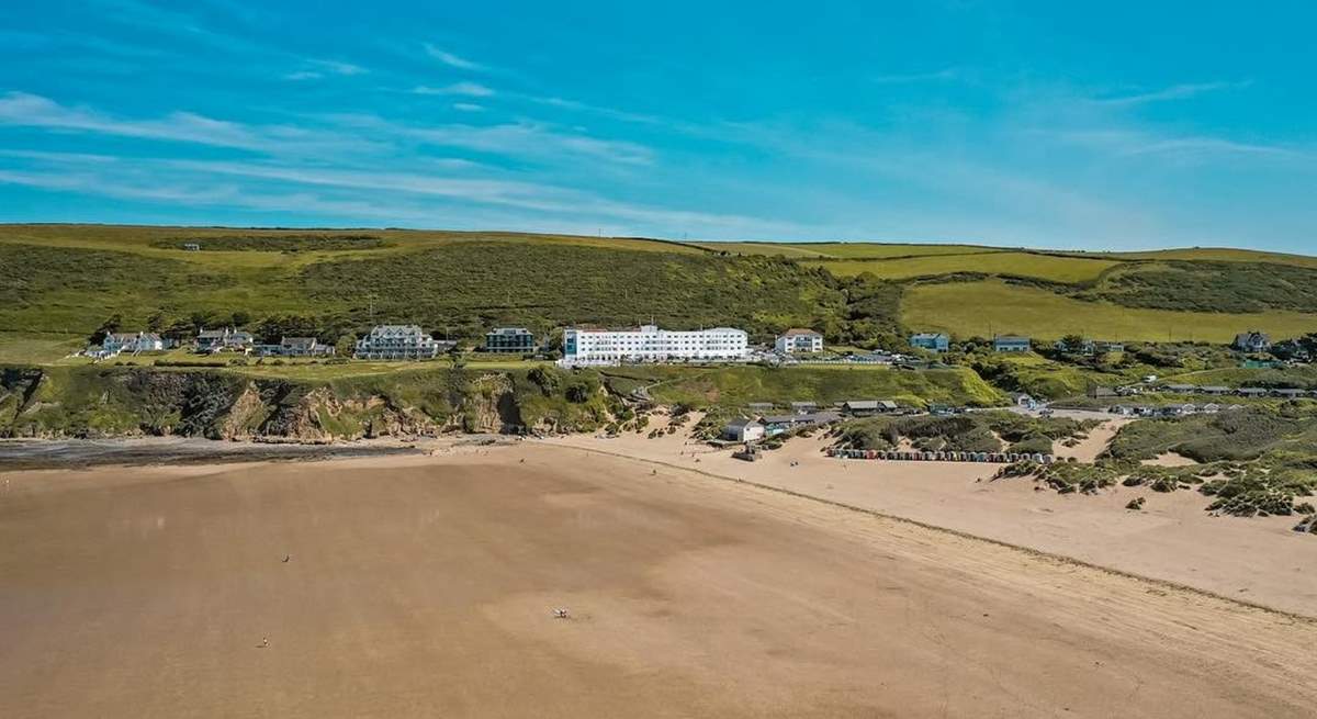 The top floor apartment sits in a rather special location on the north coast!