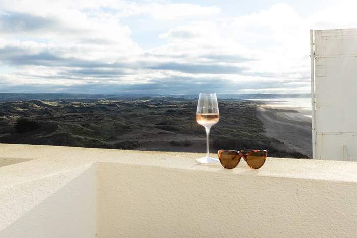 Clovelly is a 2 bedroom, dog friendly apartment with sea views near Braunton.