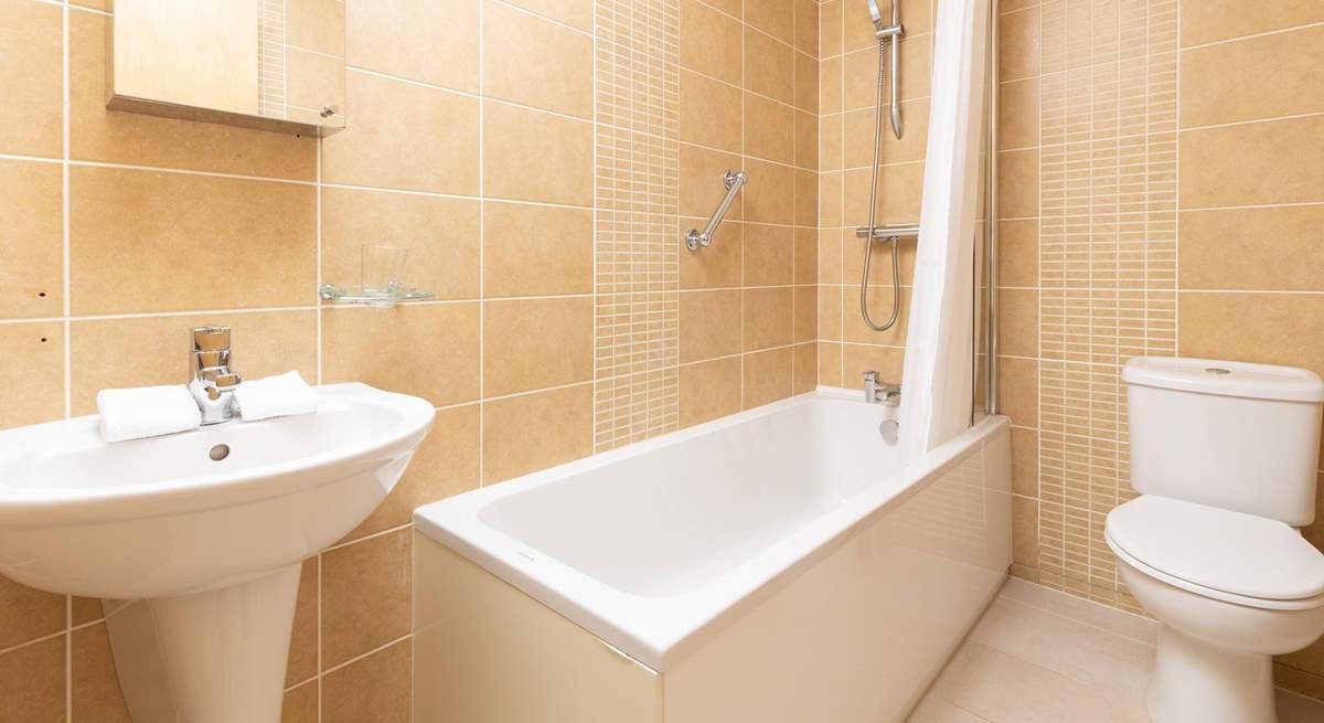 With two stylish bathrooms you will be spoilt for choice.