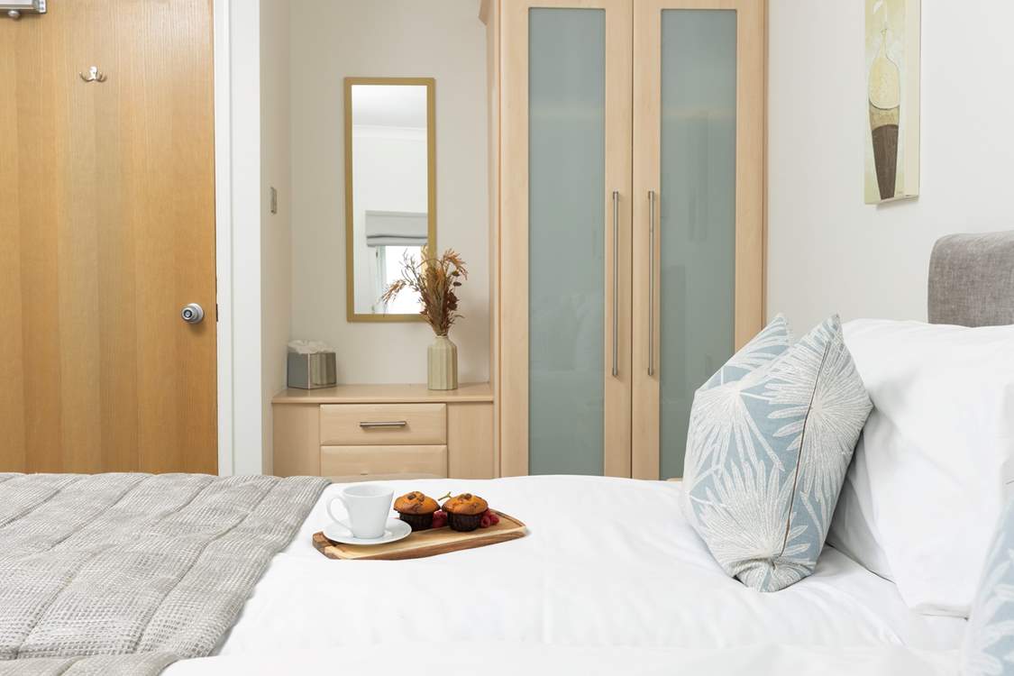 Yet another perfectly styled bedroom.