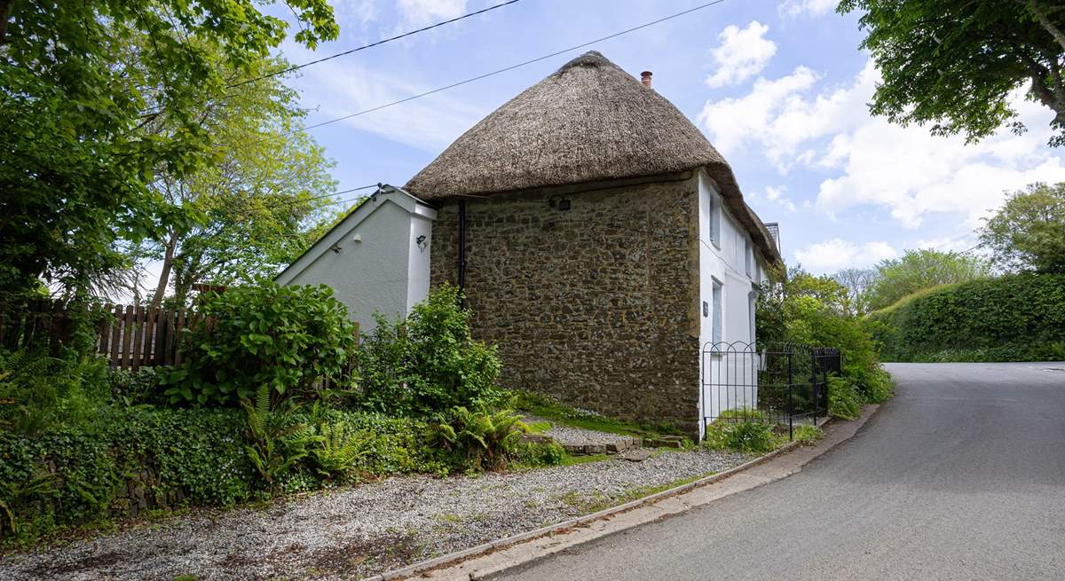 The cottage benefits from its own parking!