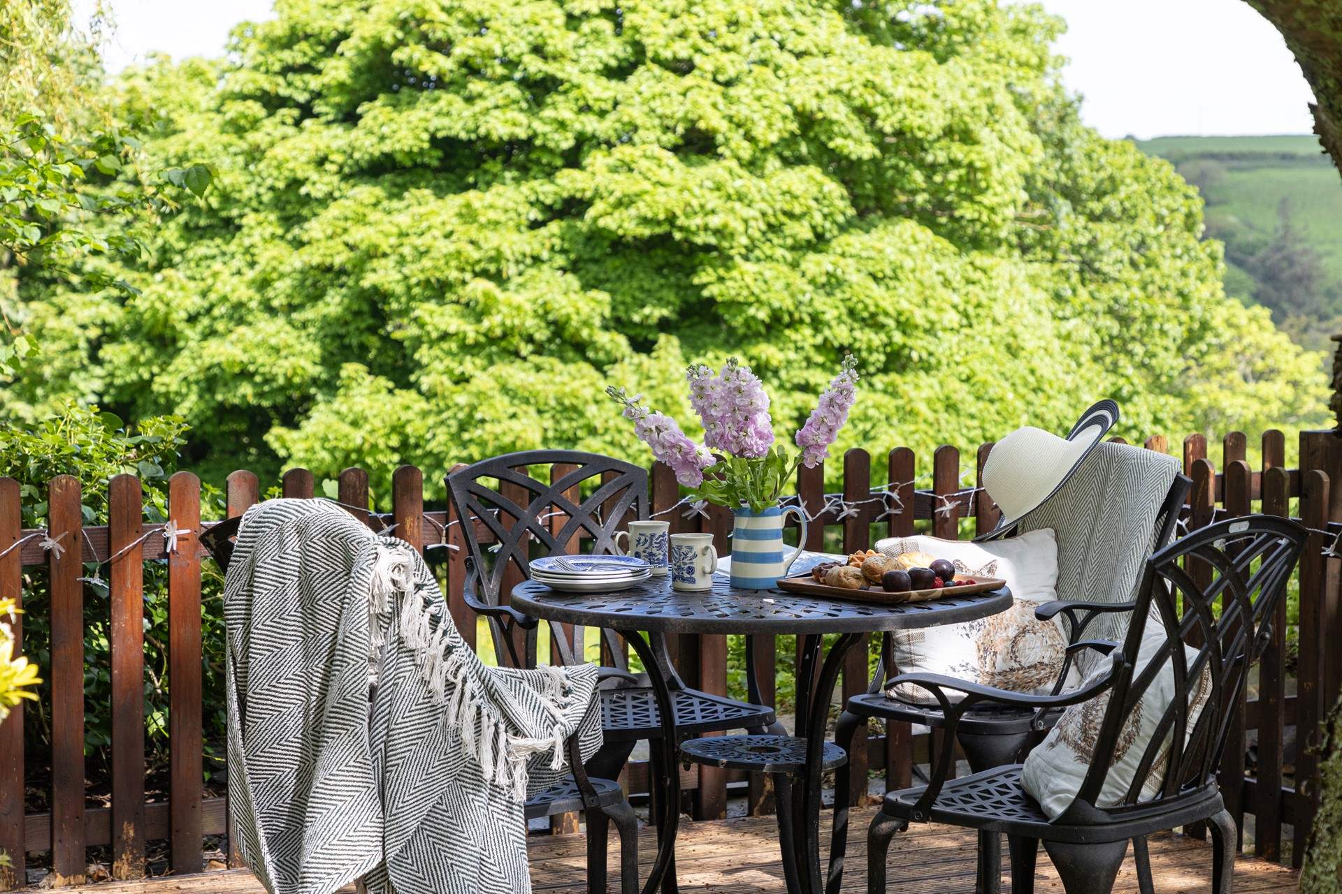 Surrounded by the rolling hills of north Devon with the coast a walk away!