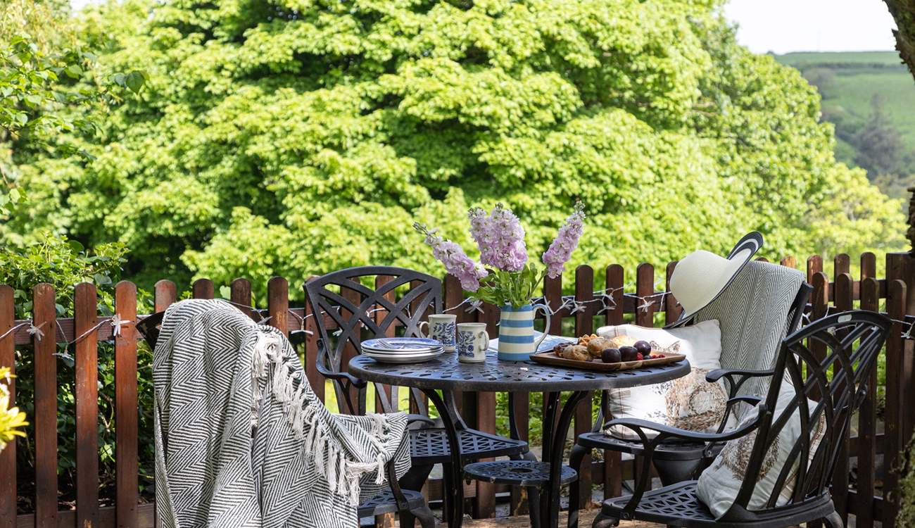 Surrounded by the rolling hills of north Devon with the coast a walk away!