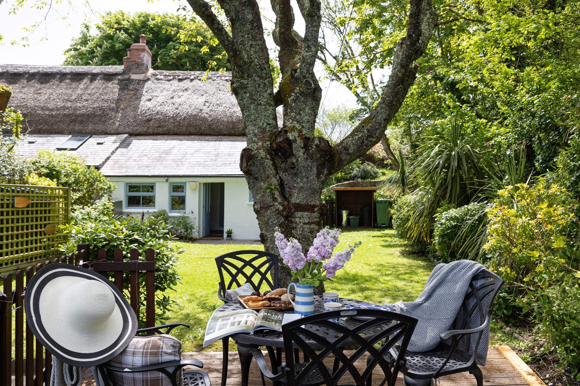 Looking back on the charming thatched cottage. 