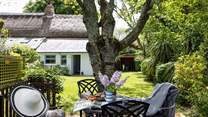 Looking back on the charming thatched cottage. 