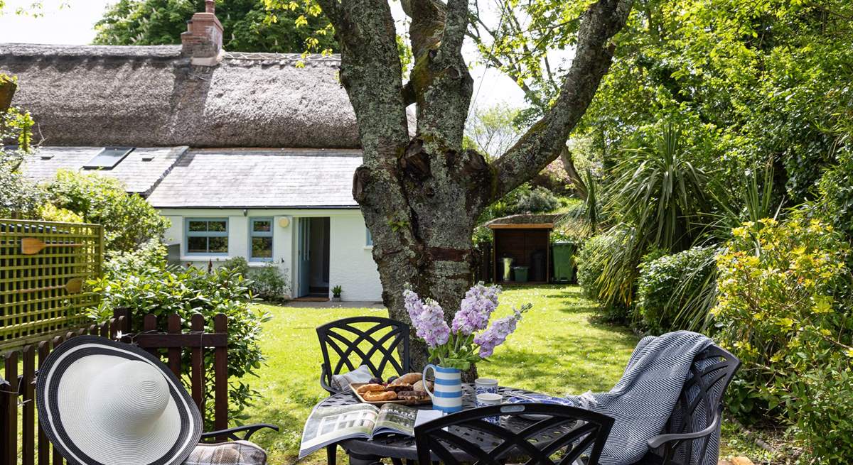 Looking back on the charming thatched cottage. 