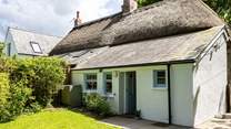 Park the car and walk around to the glorious garden of this thatched cottage.