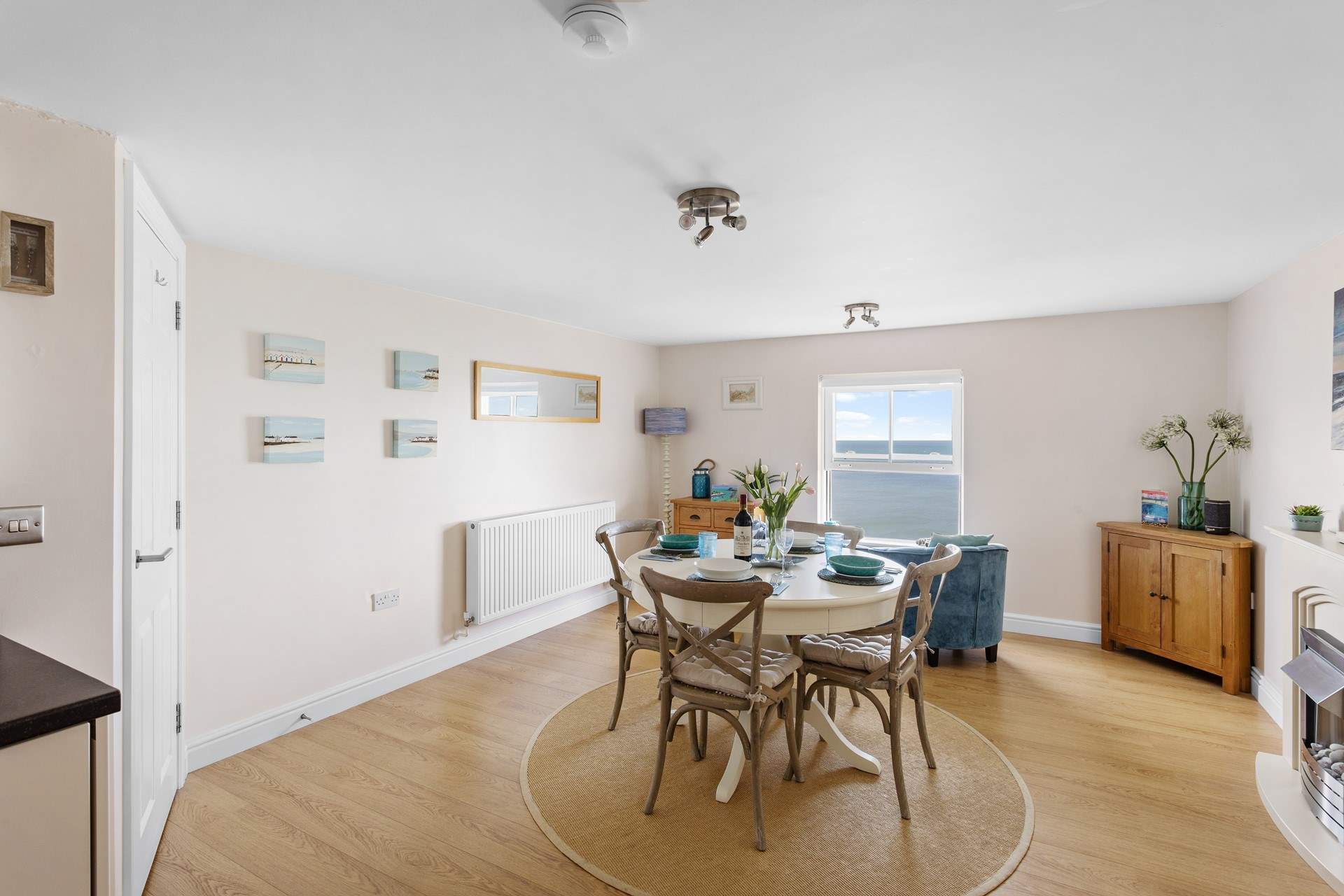 You will look forward to returning to this spacious apartment each day.