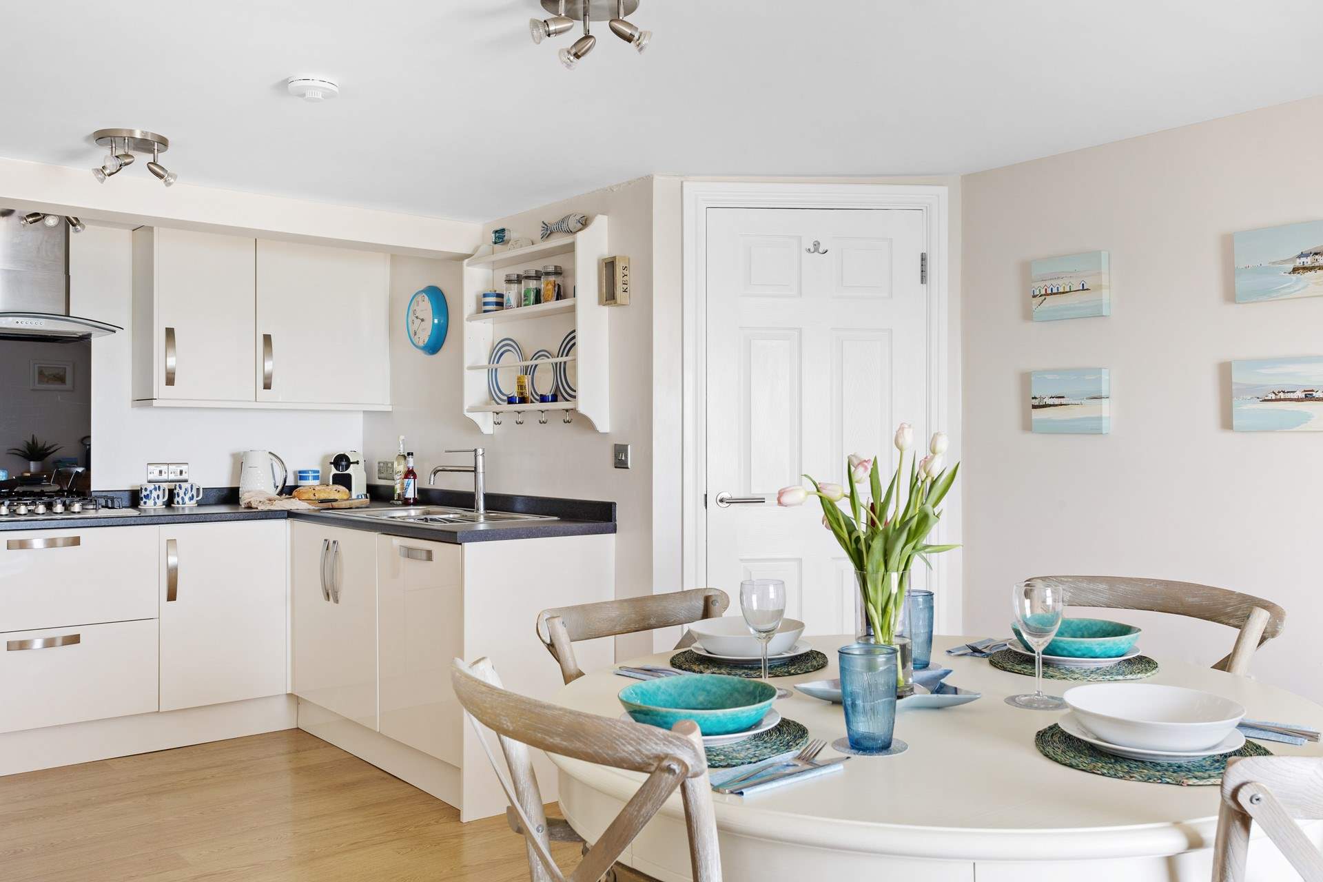 The fully equipped kitchen means you can cook up a storm should the mood take you.