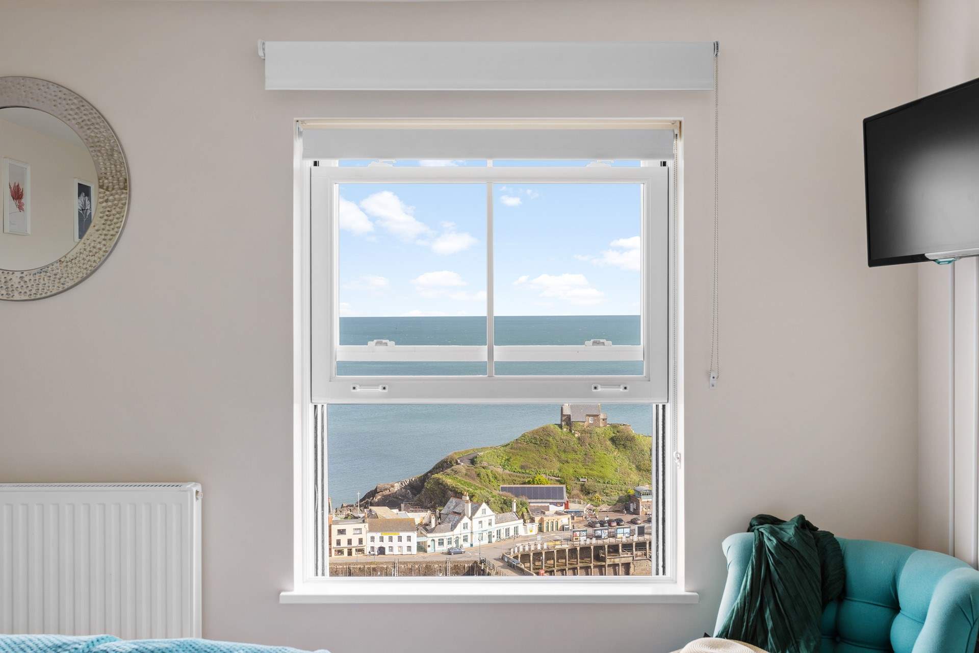 Blue skies and rolling seas, the perfect view to start the day with. 