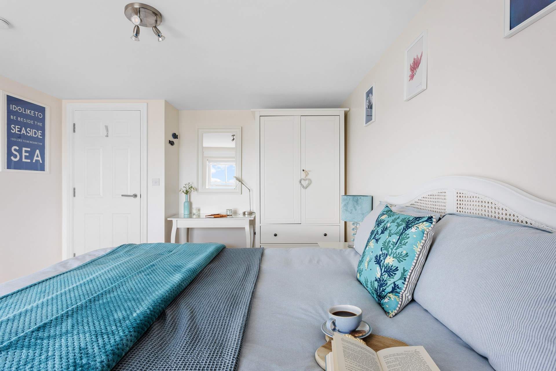 Reflections of the sky can be enjoyed.