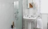 The en suite shower-room to bedroom one. - Thumbnail Image