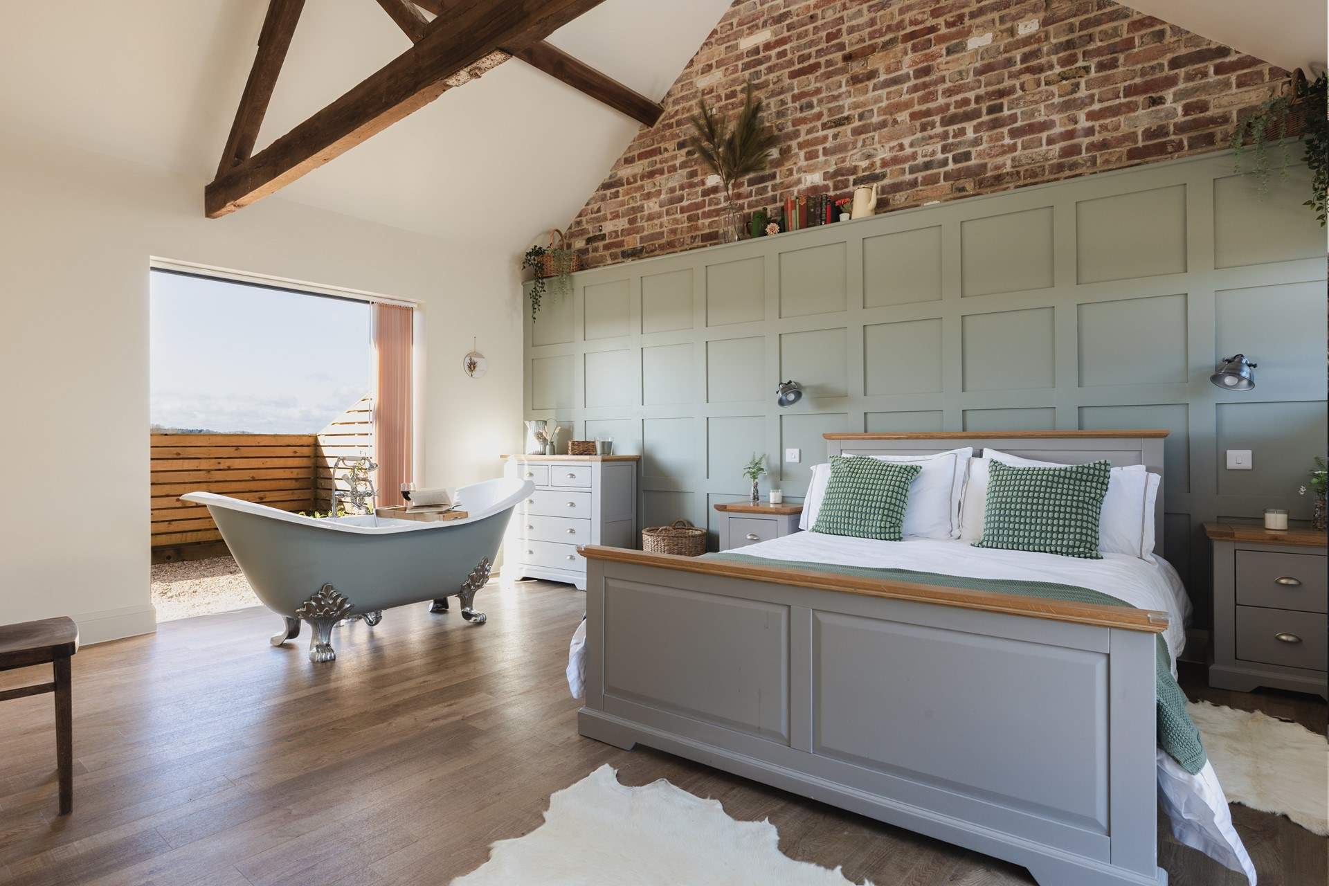 What a gorgeous bedroom!