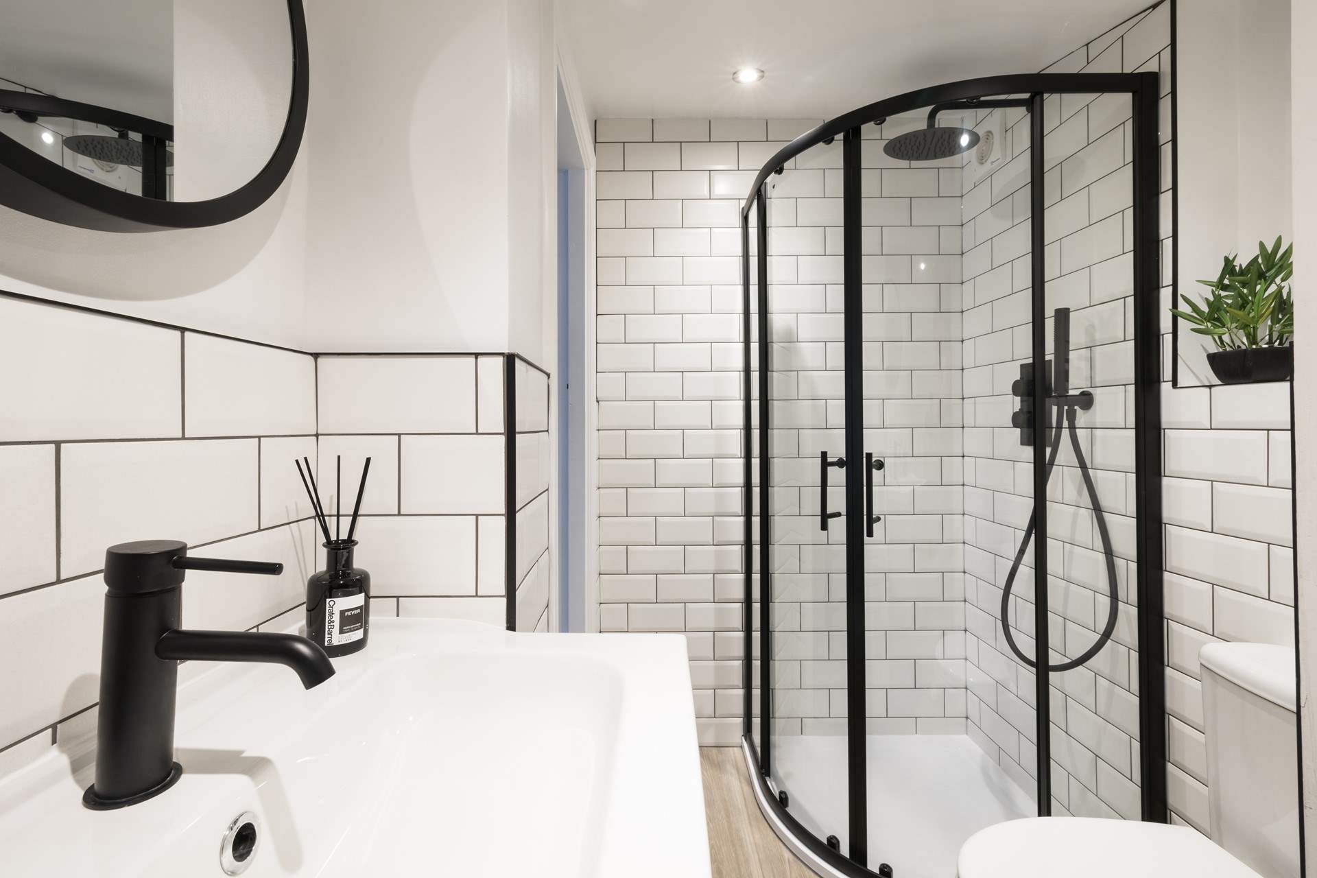 The en suite has a good sized shower for a quick morning freshen-up.