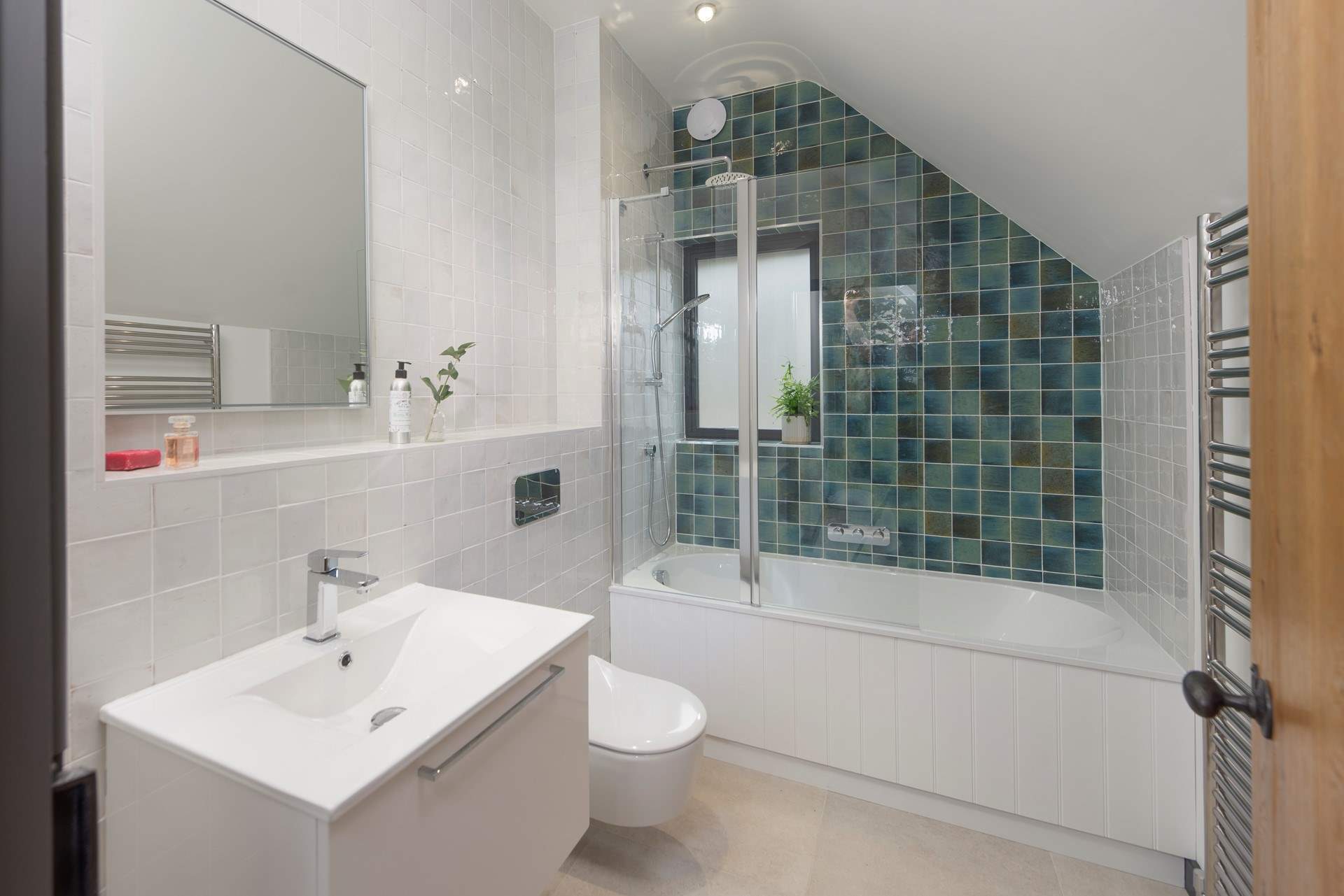 The stylish bathroom.