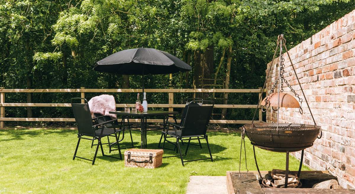 Dine in style with a quirky fire-pit barbecue whilst being surrounded by beautiful woodland.