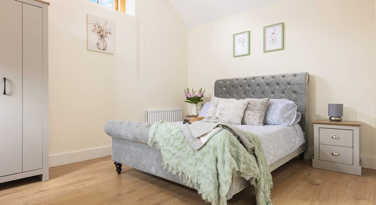 Snuggle up and enjoy some time out in this double en suite bedroom. 