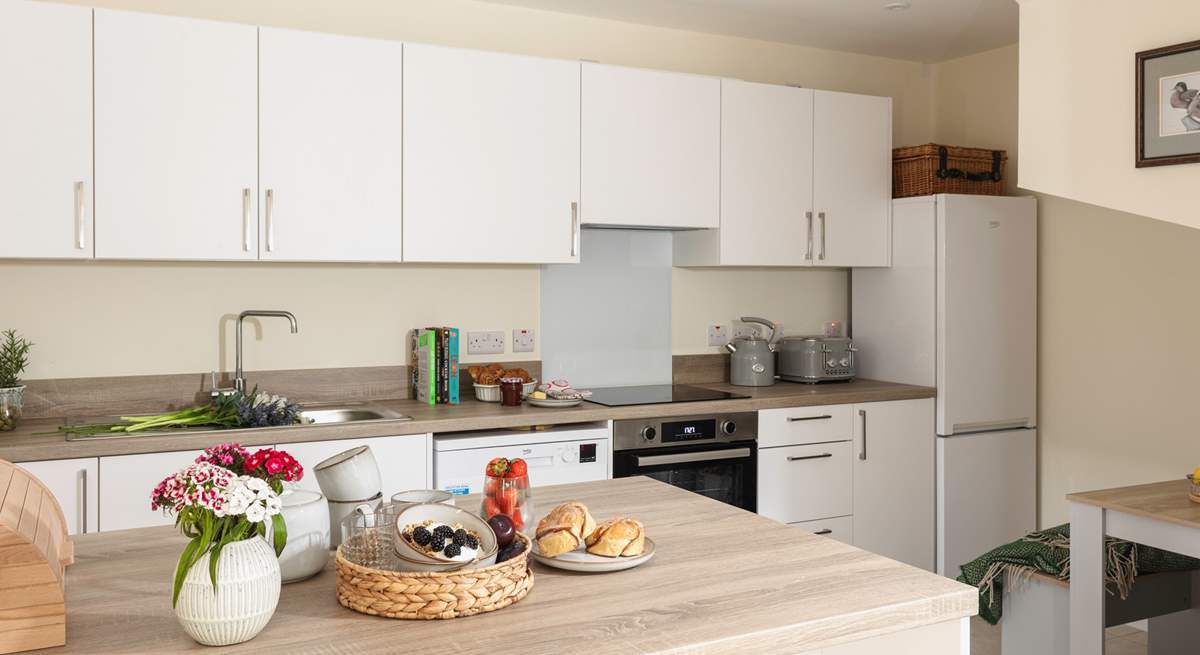 Plenty of room in the contemporary kitchen. 