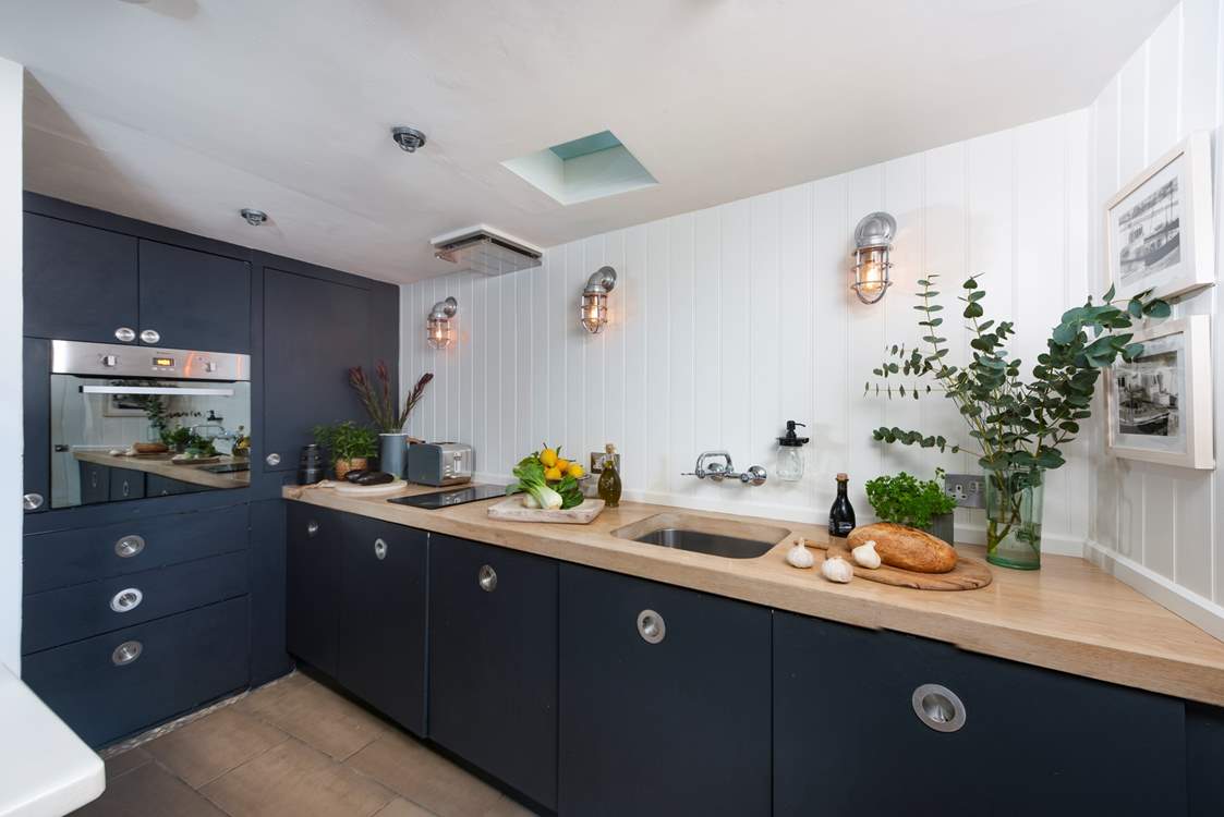 A lovely kitchen to prepare a light lunch or a delicious evening meal.