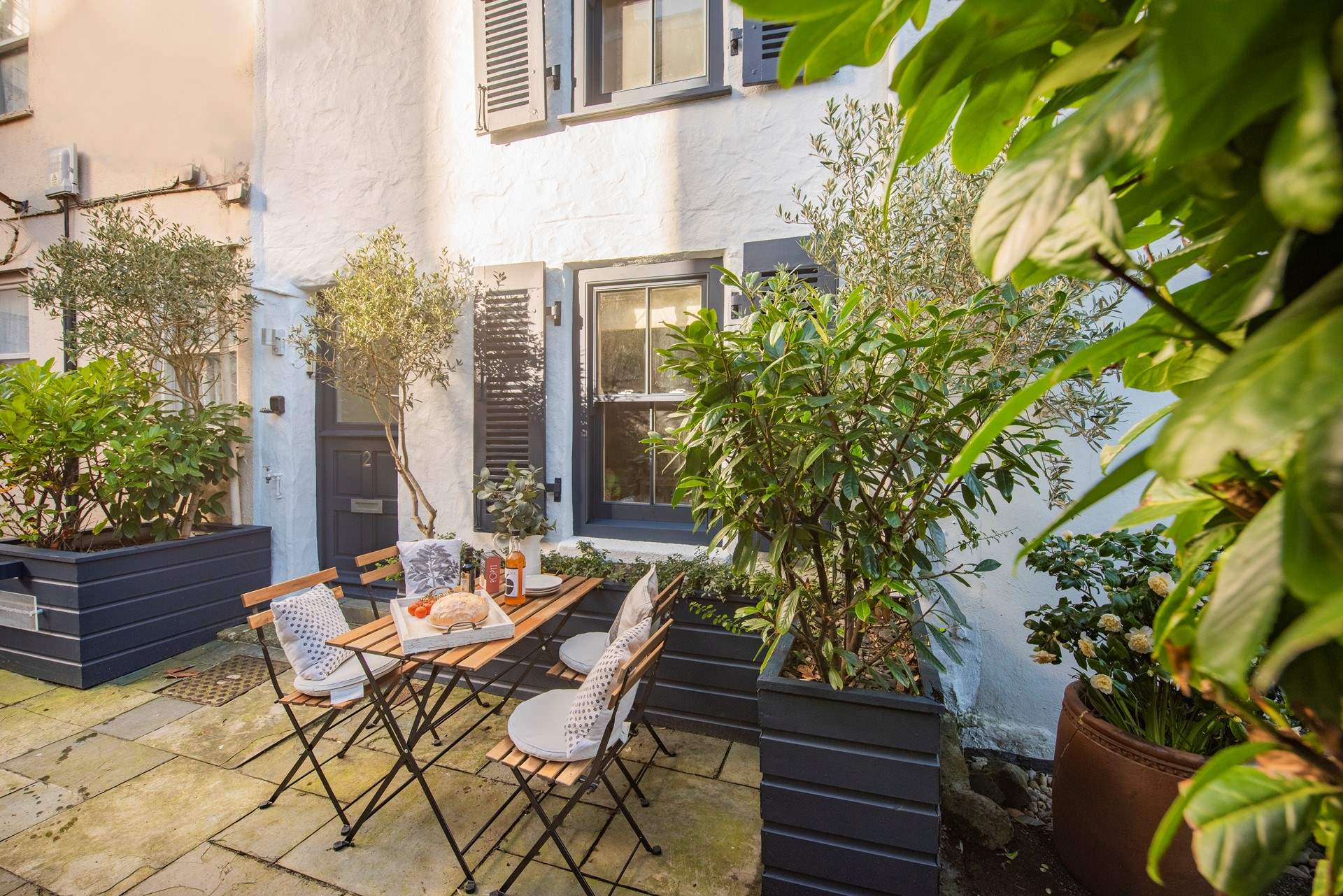 A very warm welcome awaits you at 2 Kelly's Gardens located in the heart of St Ives. 