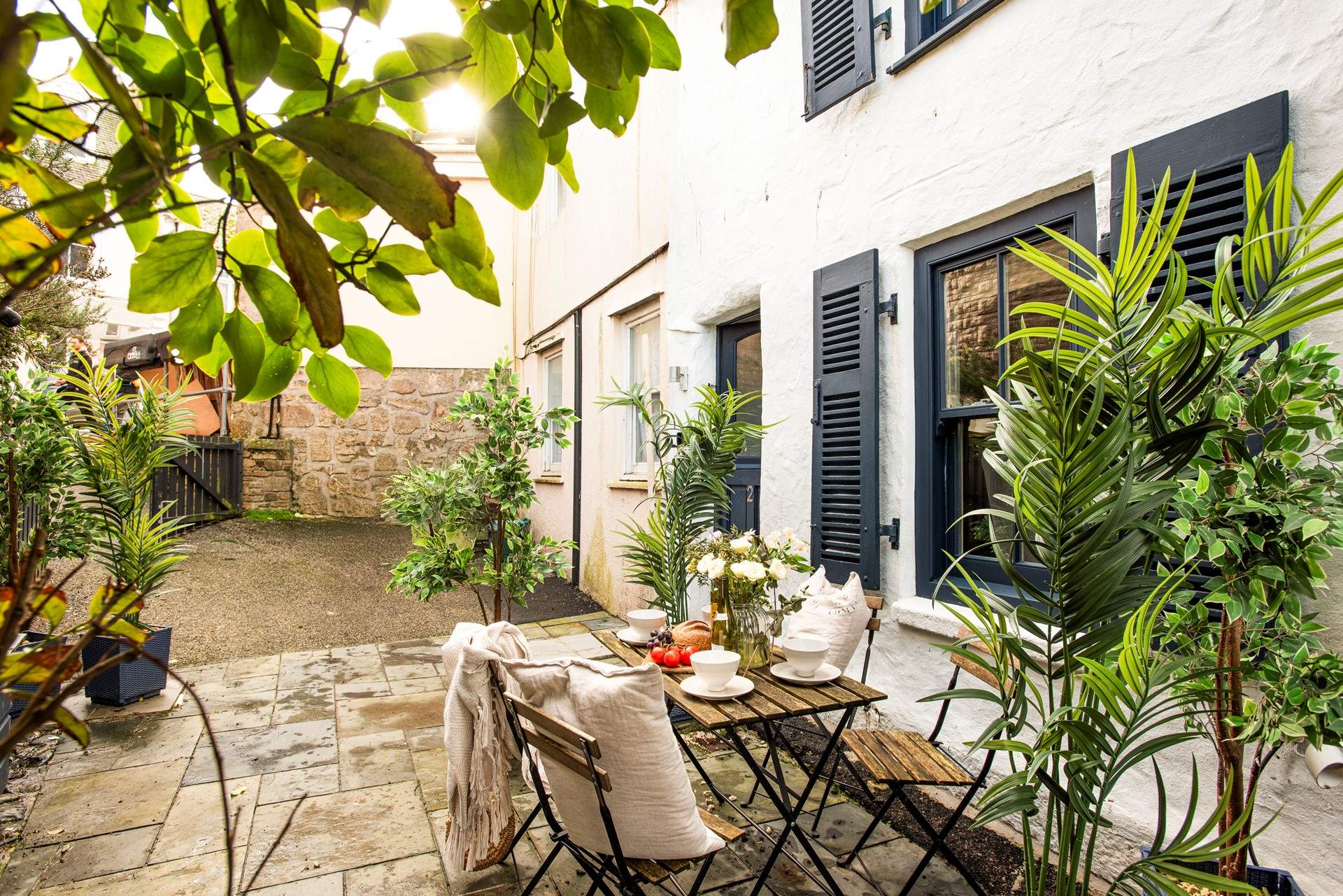 Open the gate and walk down towards  Kelly's Gardens. Please be aware that you share this walkway with No 3 Kelly's Gardens, which is located next door. 