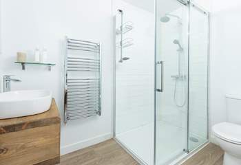 The en suite shower-room.