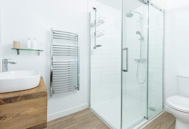 The en suite shower-room.