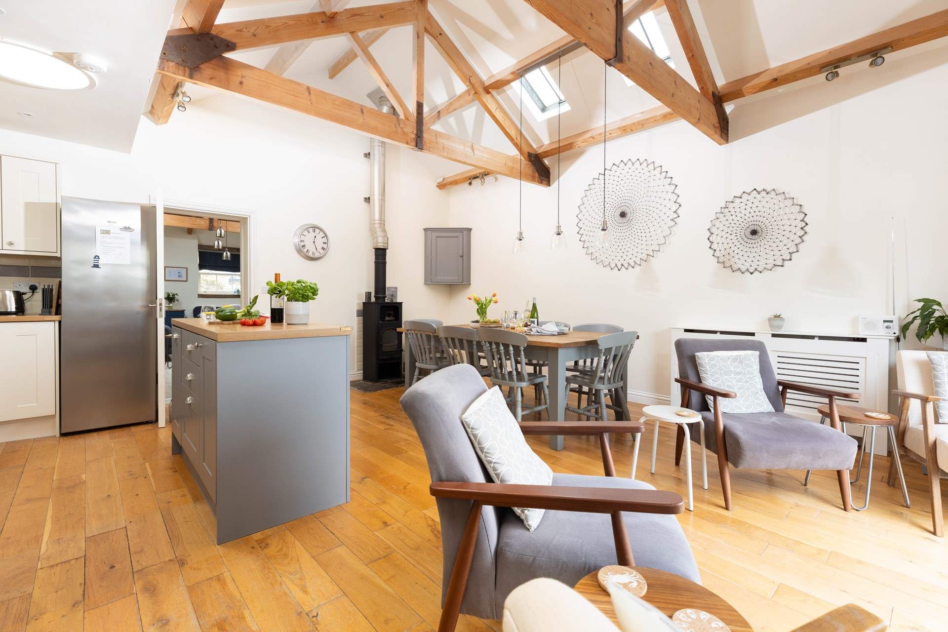 What a great space to cook, eat and spend quality time with family and friends.