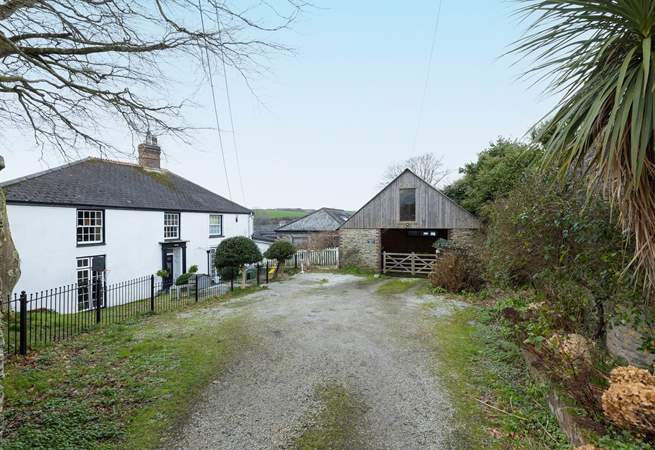 Frogmore Barn is located beyond Frogmore House in the middle of the photo.