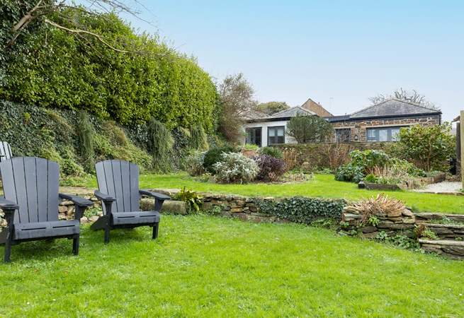Frogmore Barn has a lovely large garden for you to enjoy. 