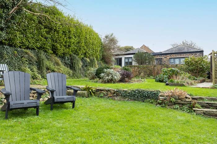Frogmore Barn,Sleeps 6 + cot, 8.8 miles NE of St Mawes