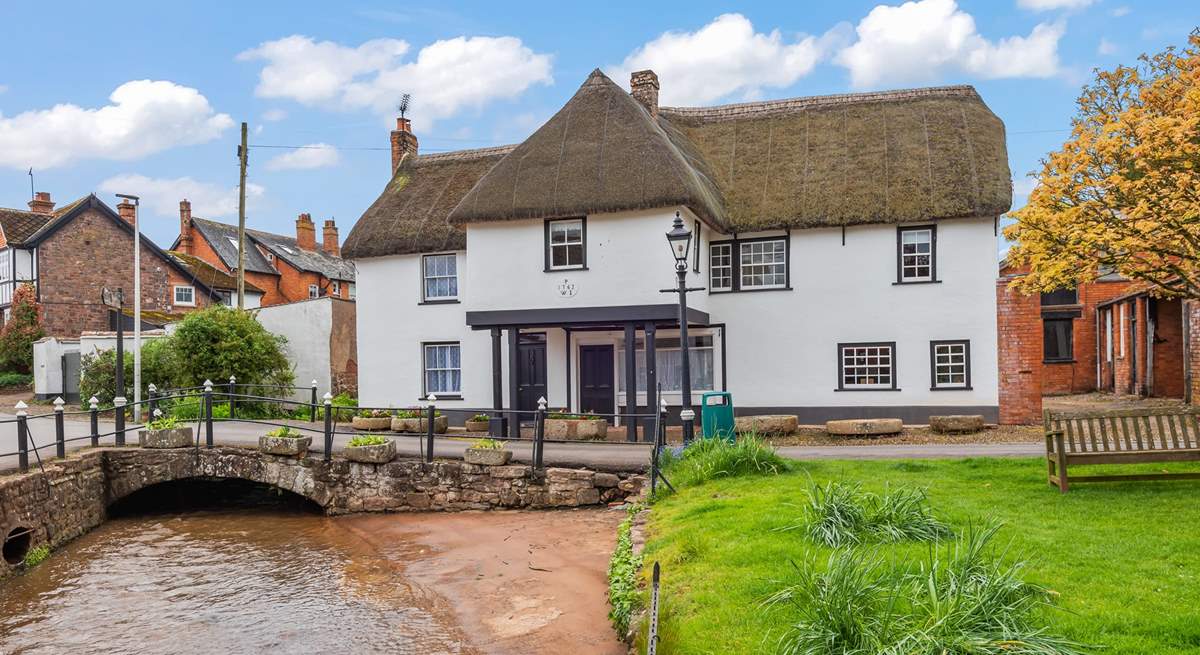 Bridge House is a picture-perfect, thatched cottage.