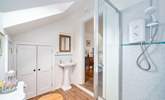 Bright and airy en suite shower-room. - Thumbnail Image