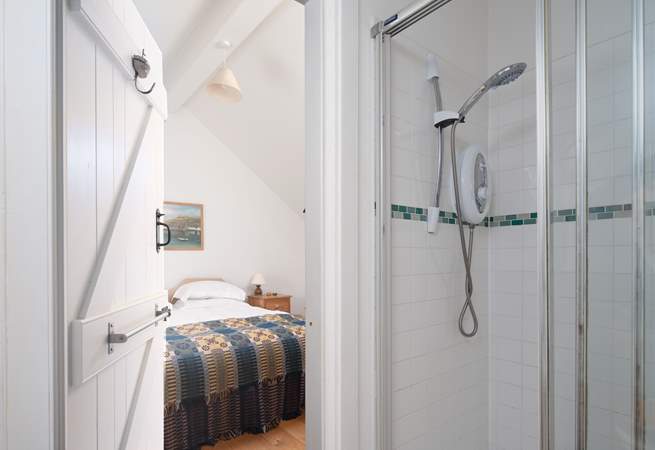 Two handy en suite bedrooms and a family bathroom. 